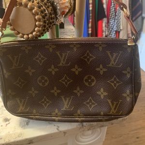 Louis Vuitton pochette